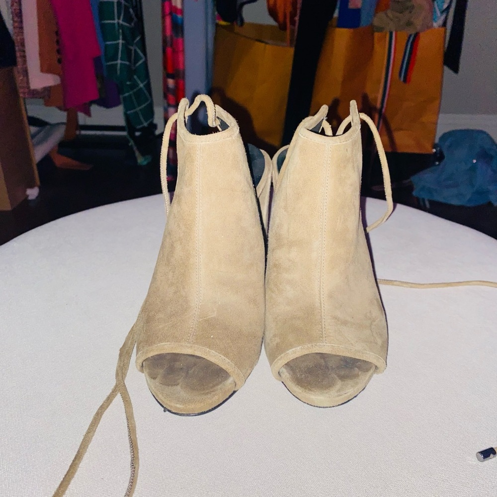 Kenneth Cole Heels - Picture 4 of 5